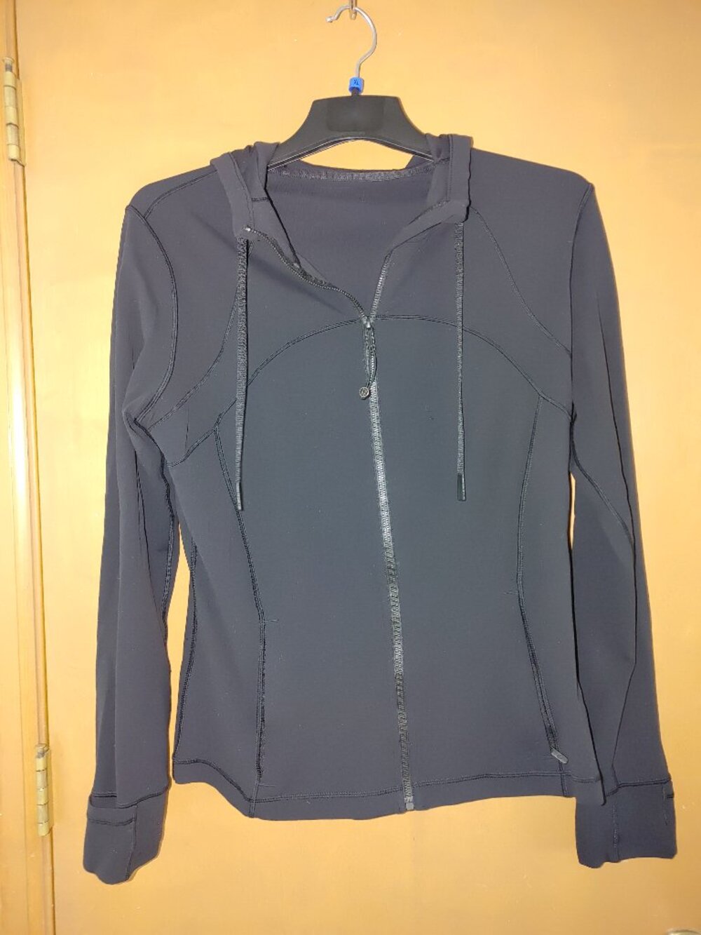 LULULEMON Woman's Long Sleeves Hooded Jacket Size 14 NWOT